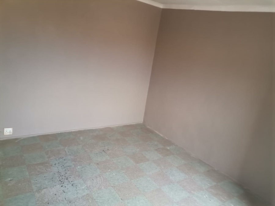 7 Bedroom Property for Sale in Kwanonqaba Western Cape